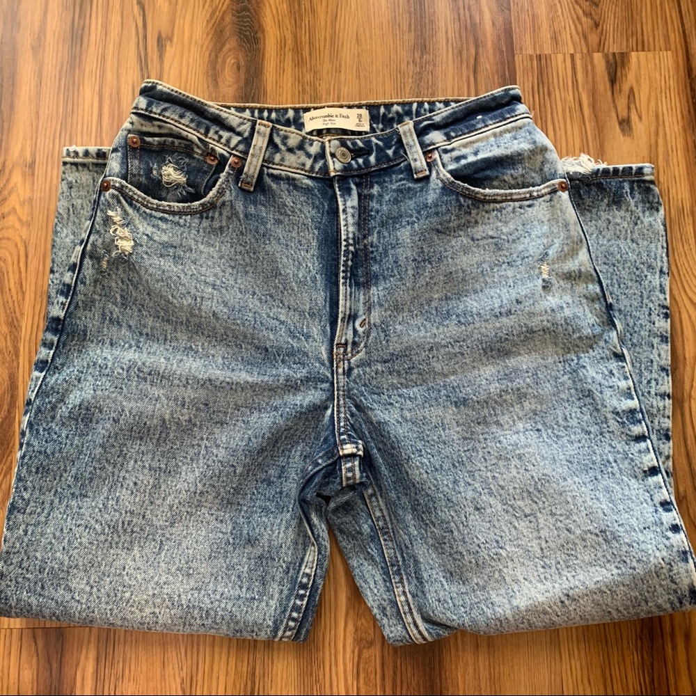 NWOT A&F Curve Love High Rise Mom Jean